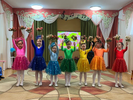 "Красочное" развлечение прошло в подготовительной группе "Чебурашка" "Красочное" развлечение прошло в подготовительной группе "Чебурашка".